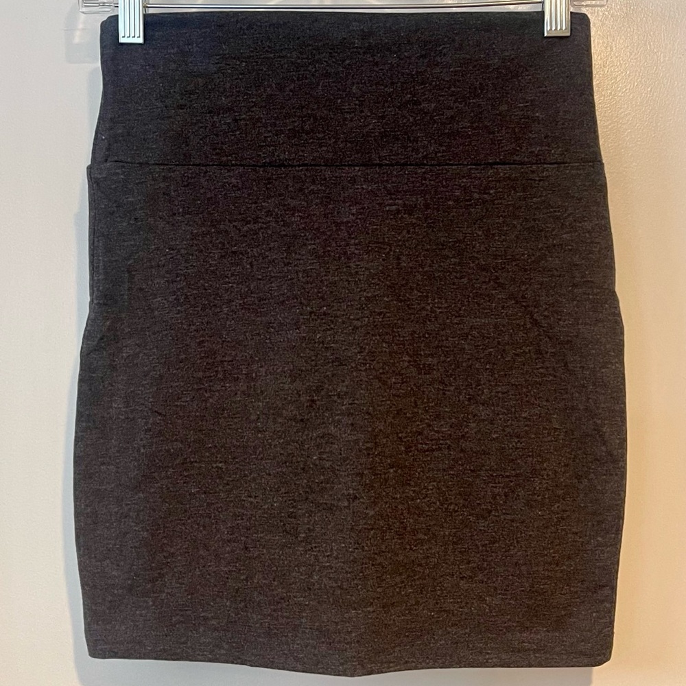 Charlotte Russe Stretch Mini Skirt. Gray. Size Small.